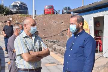 Izado de la bandera azul en Hoya del Pozo (foto TA/Francisco Javier Santana)